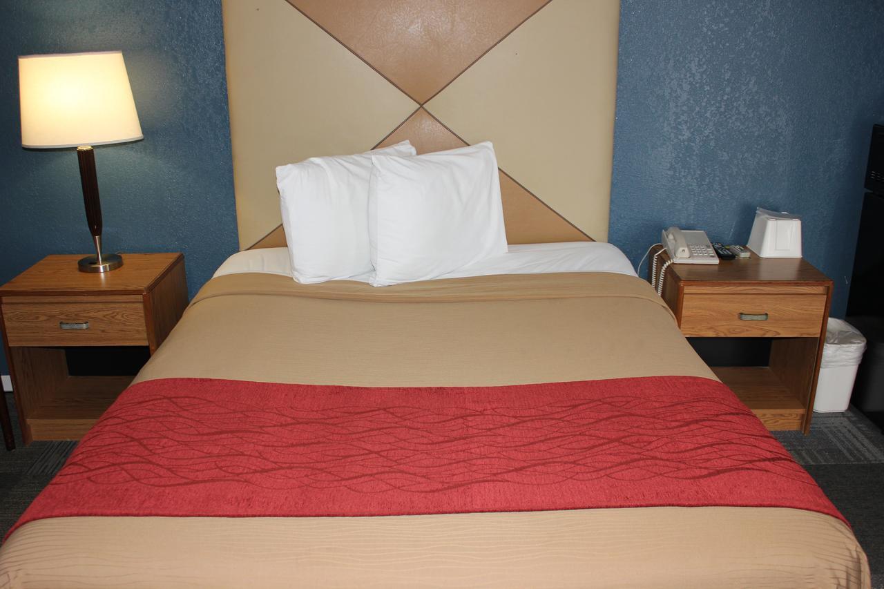 Econo Lodge Oskaloosa Экстерьер фото